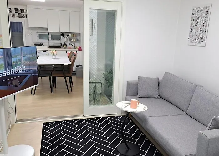 Daumstay#2호선#강남#역삼역7분#침실3개#침대4개#가족#모임#성형#비즈니스#모던숙소 Apartment