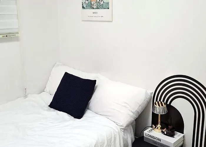 Apartment Daumstay#2호선#강남#역삼역7분#침실3개#침대4개#가족#모임#성형#비즈니스#모던숙소 Seoul